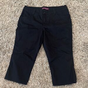 Gloria Vanderbilt Black Capris